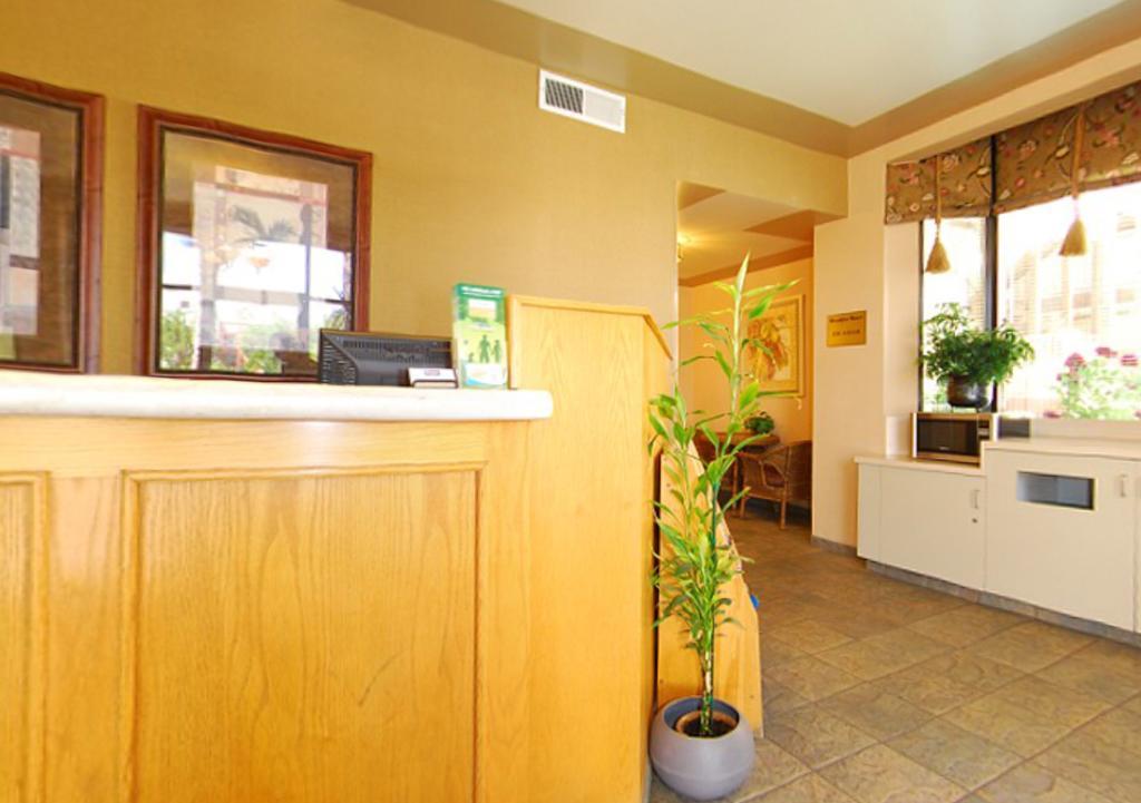 California Inn And Suites Bakersfield Zewnętrze zdjęcie