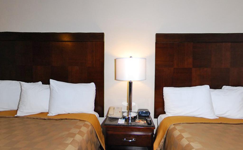 California Inn And Suites Bakersfield Zewnętrze zdjęcie