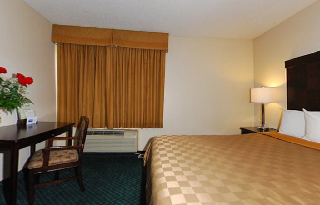 California Inn And Suites Bakersfield Zewnętrze zdjęcie